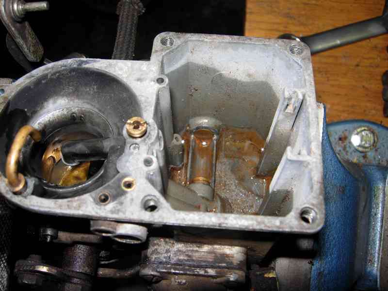 Carb bottom.jpg