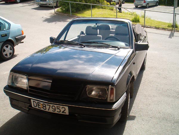 Ascona 1986 Cab1.jpg